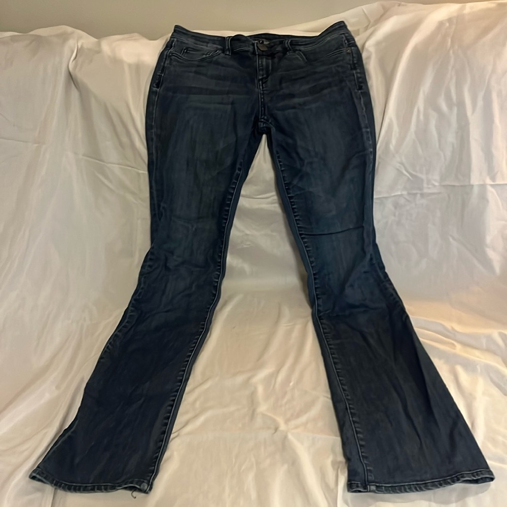 Kut from Kloth Farrah baby bootcut jeans. Size 6